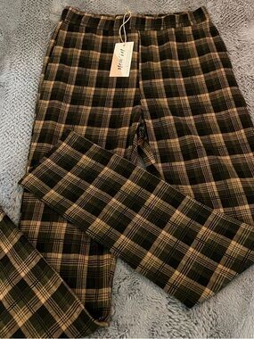 New In Green Plaid Stretch Leggings